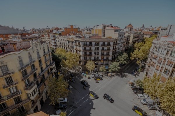 Vista urbana de Barcelona, una de las ciudades más rentables para invertir en vivienda